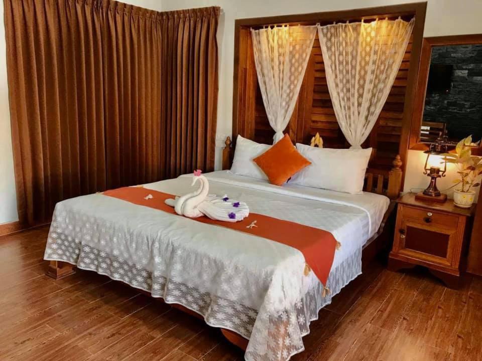 Ravorn Villa Boutique Battambang Esterno foto