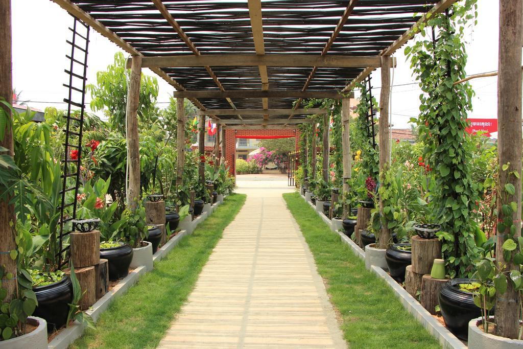 Ravorn Villa Boutique Battambang Esterno foto