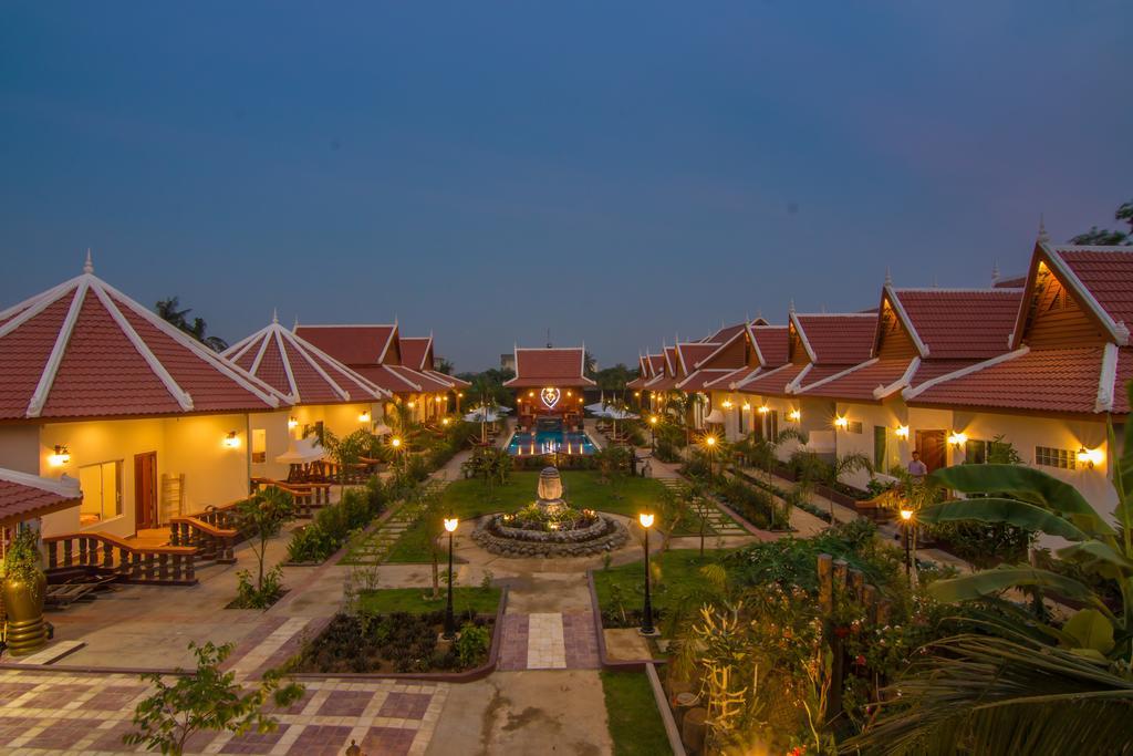 Ravorn Villa Boutique Battambang Esterno foto