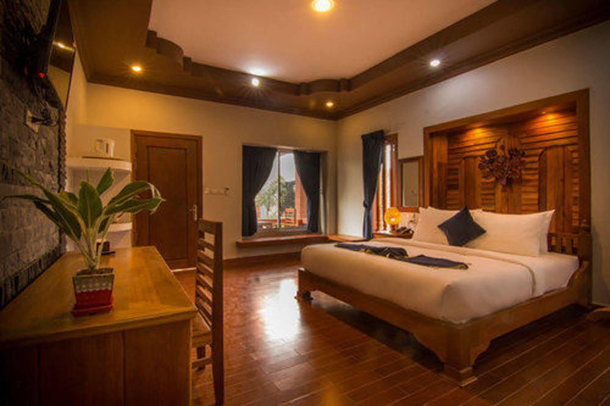 Ravorn Villa Boutique Battambang Esterno foto