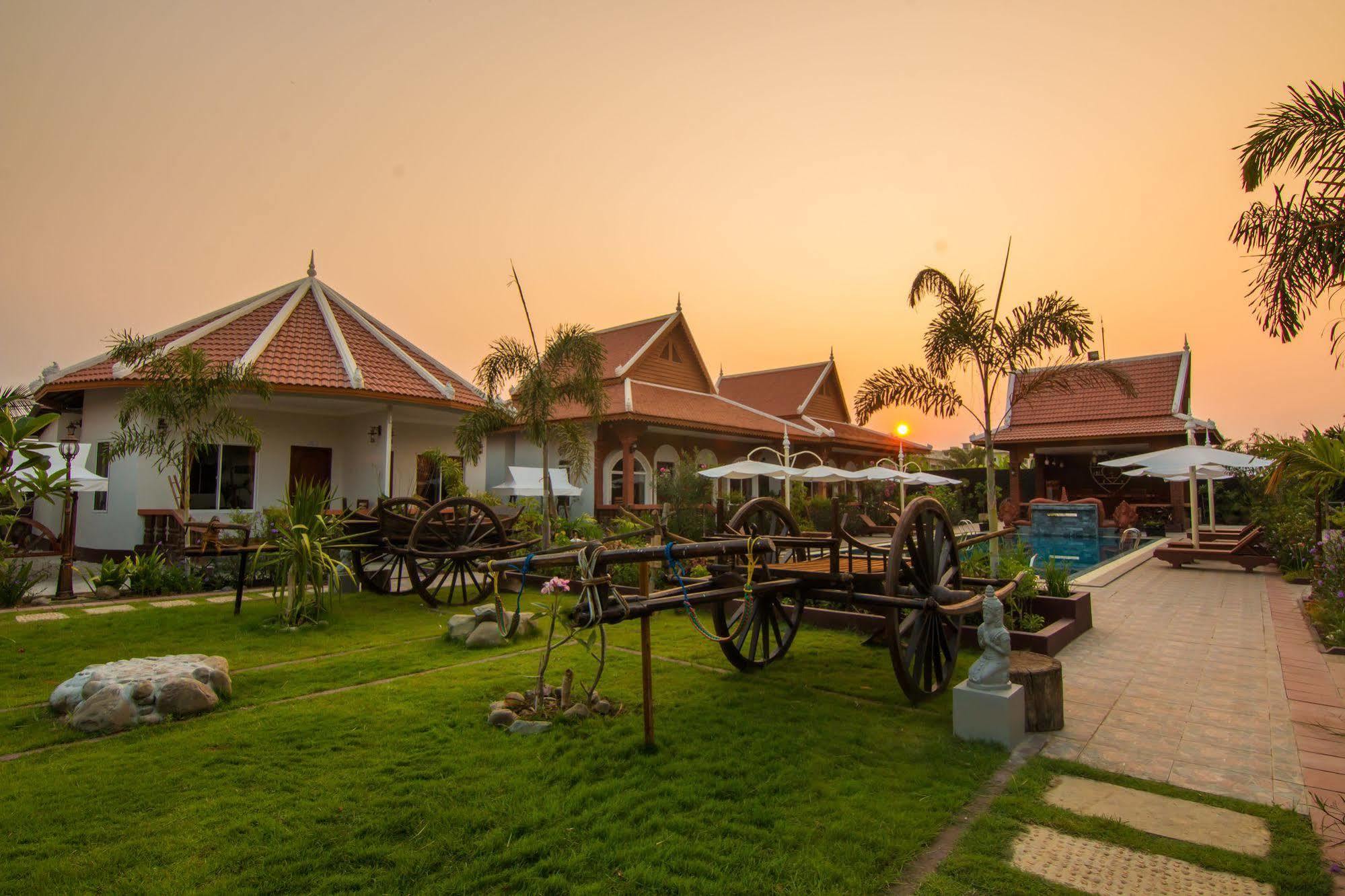 Ravorn Villa Boutique Battambang Esterno foto