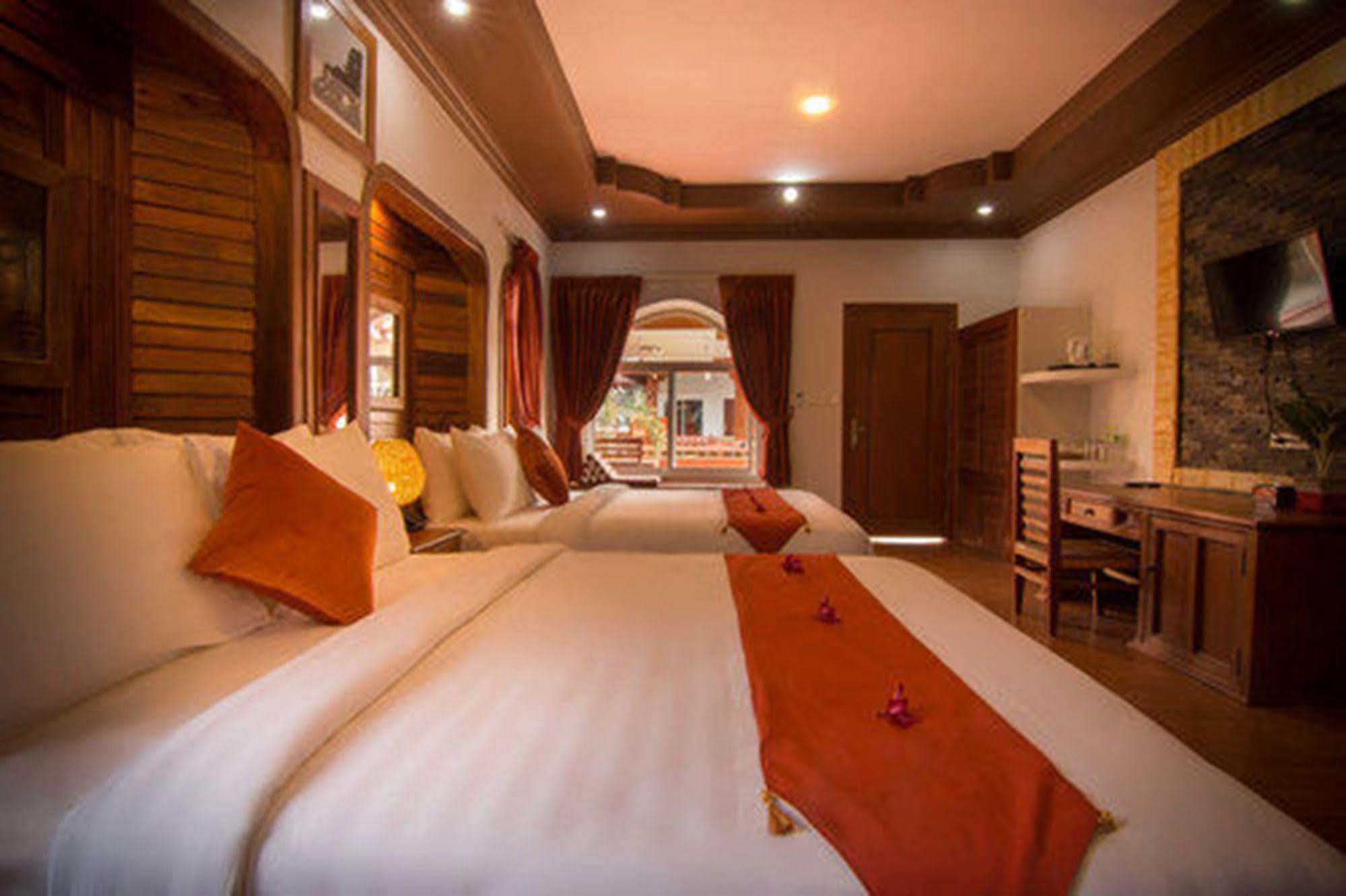 Ravorn Villa Boutique Battambang Esterno foto